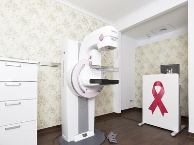 Ai peste 40 de ani? O mamografie la un an este necesară!