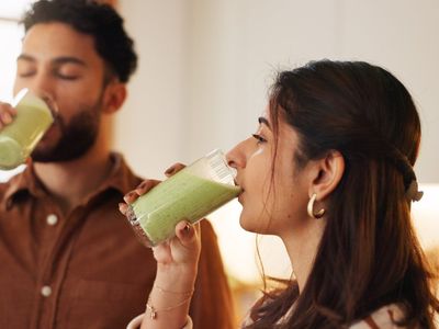 Colonul trebuie curățat periodic cu clisme și detox