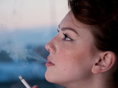 Doar femeile care fumează fac cancer de col uterin