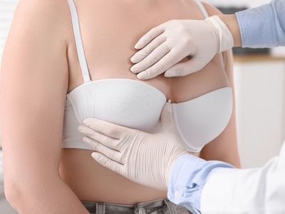 Dacă faci mamografie, nu mai trebuie să-ți verifici sânii