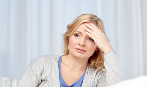 Menopauza începe la aceeași vârstă pentru toate femeile