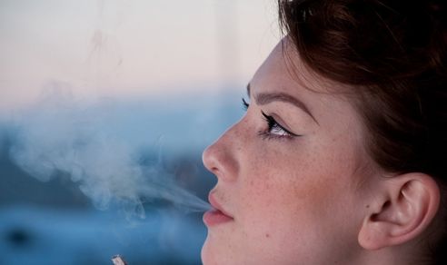 Doar femeile care fumează fac cancer de col uterin