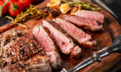 Prea multă carne roșie? Excesul nu e glumă!